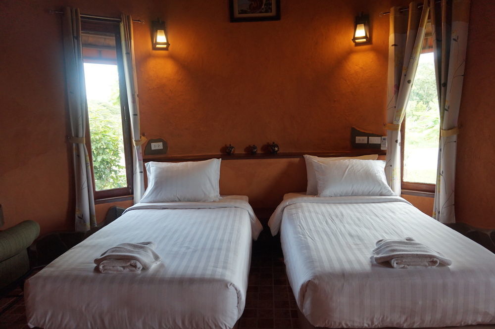 Baandin Wangnaamkeaw Hotel Wang Nam Khiao Exterior photo