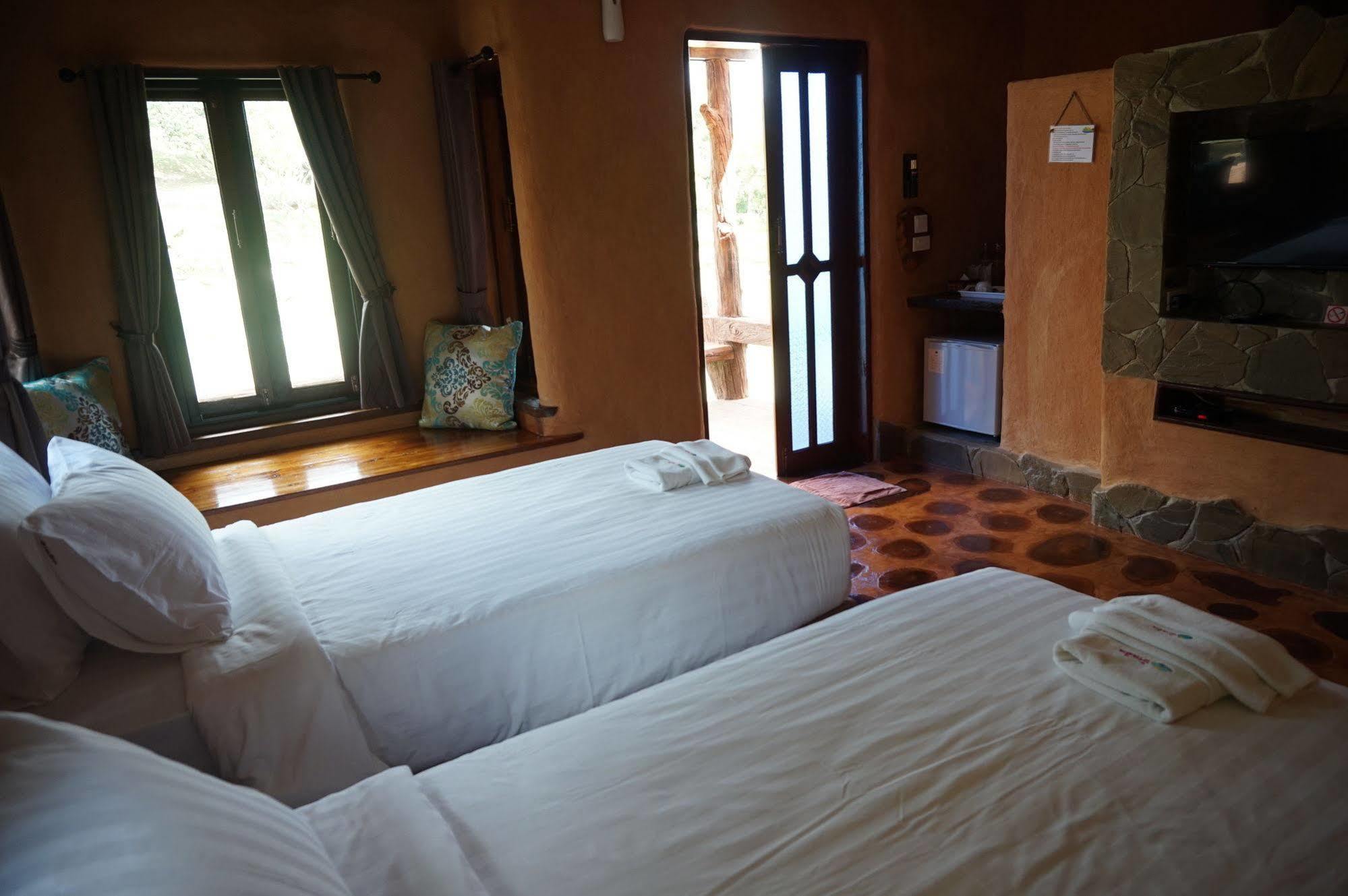 Baandin Wangnaamkeaw Hotel Wang Nam Khiao Exterior photo